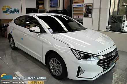 대전솔라가드 썬팅 전문점에서 현대 아반떼AD 화려함과 최상급 성능을 겸비한 노블레스Z 틴팅 꼼꼼하게 작업해드렸습니다