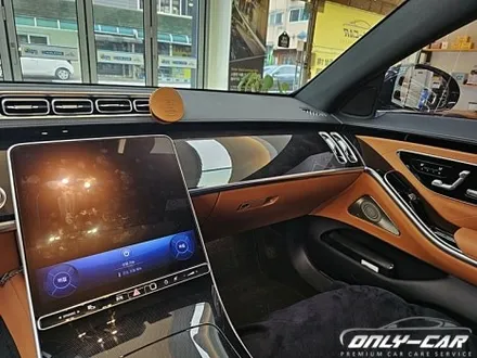 벤츠 S 클래스 마이너스 옵션 액티브 엠비언트와 정품 4D부메스터 추가로 화려하게 업그레이드
