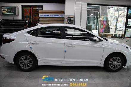 대전솔라가드 썬팅 전문점에서 현대 아반떼AD 화려함과 최상급 성능을 겸비한 노블레스Z 틴팅 꼼꼼하게 작업해드렸습니다
