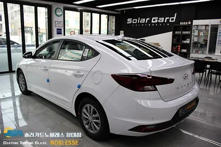 대전솔라가드 썬팅 전문점에서 현대 아반떼AD 화려함과 최상급 성능을 겸비한 노블레스Z 틴팅 꼼꼼하게 작업해드렸습니다