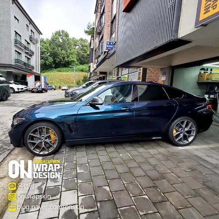 부천랩핑, BMW 4시리즈 전체랩핑, PET 브리티시 그린 카멜레온 색상으로 전체랩핑, 고광택 전체랩핑 시공기. / 부천시 소사구 옥길동