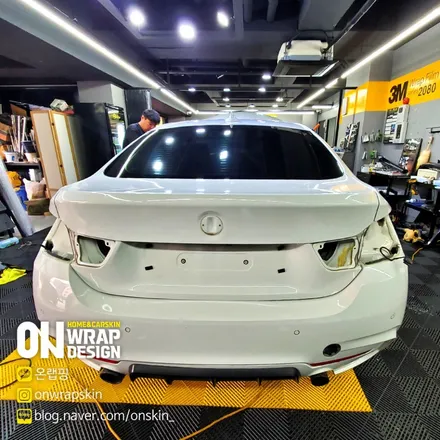 부천랩핑, BMW 4시리즈 전체랩핑, PET 브리티시 그린 카멜레온 색상으로 전체랩핑, 고광택 전체랩핑 시공기. / 부천시 소사구 옥길동