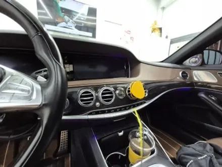 벤츠 S 클래스 W222 S63 AMG 송풍구 엠비언트 시공으로 실내 분위기를 화사하고 럭셔리하게