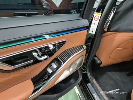 벤츠 W223 S500 액티브 엠비언트, 4D 전동 트위터와 피아노 라커 트림으로 완성한 실내 감성