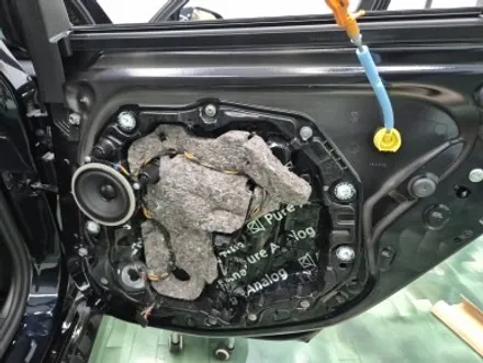 BMW G60 530i 회오리 풀 커버 앰비언트와 스피커 튜닝으로 실내 분위기와 사운드 디자인