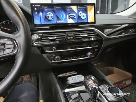 [대구 오디쎄이] BMW G30 520i 안드로이드 올인원 15인치 무스로이드 카오디오 스피커 크리스탈 기어봉 3종 세트