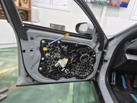 BMW G60 520i 스피커 튜닝 회오리 풀 커버 엠비언트, 컵홀더 엠비언트, 도어 포켓 엠비언트, 크리스탈 기어봉 세트 대구 카오디오