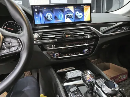 [대구 오디쎄이] BMW G30 520i 안드로이드 올인원 15인치 무스로이드 카오디오 스피커 크리스탈 기어봉 3종 세트