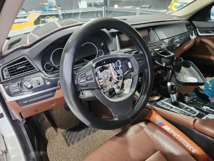 대구 오디쎄이 BMW F10 5시리즈 520d M핸들 교체 코딩 카오디오