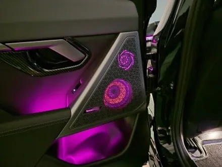 BMW G60 530i 회오리 풀 커버 앰비언트와 스피커 튜닝으로 실내 분위기와 사운드 디자인