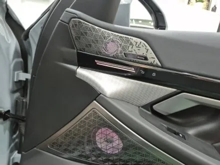 BMW G60 520i 스피커 튜닝 회오리 풀 커버 엠비언트, 컵홀더 엠비언트, 도어 포켓 엠비언트, 크리스탈 기어봉 세트 대구 카오디오