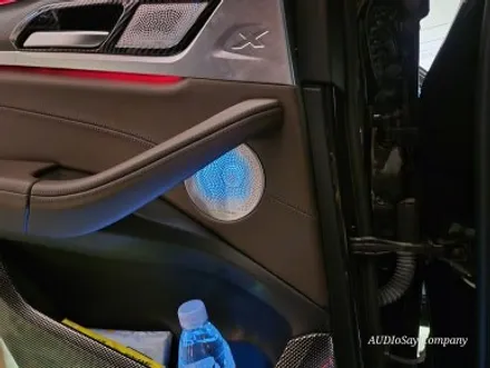 BMW G02 X4, 감성과 사운드를 동시에 완성하다. 대구 BMW 회오리 풀 커버 엠비언트 & 카오디오 시공기