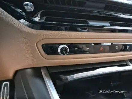 손끝에 머무는 변화, BMW G20 320i 차량의 분위기가 달라집니다.