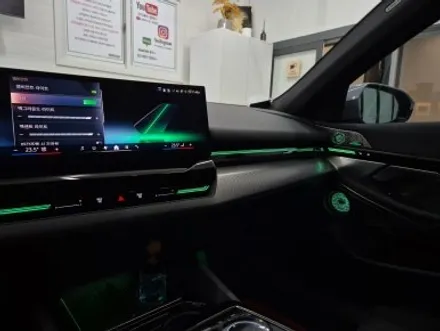 BMW G60 520i 스피커 튜닝 회오리 풀 커버 엠비언트, 컵홀더 엠비언트, 도어 포켓 엠비언트, 크리스탈 기어봉 세트 대구 카오디오