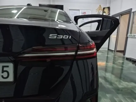BMW G60 530i 회오리 풀 커버 앰비언트와 스피커 튜닝으로 실내 분위기와 사운드 디자인