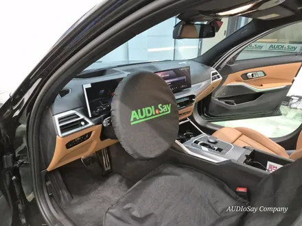 손끝에 머무는 변화, BMW G20 320i 차량의 분위기가 달라집니다.