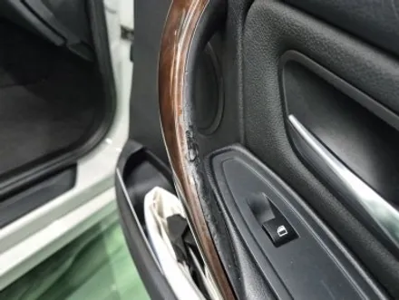 BMW F30 320d 찐득하고 끈적하게 녹아내린 도어 손잡이 교체