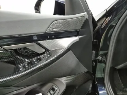 BMW G60 530i 회오리 풀 커버 앰비언트와 스피커 튜닝으로 실내 분위기와 사운드 디자인