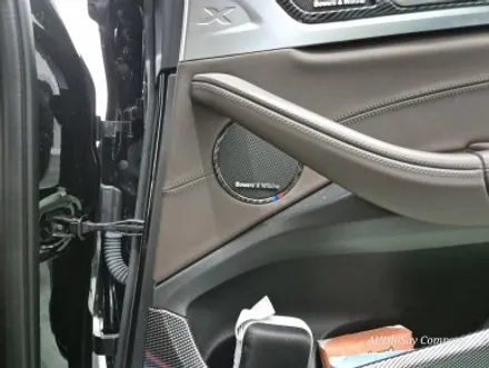 BMW G02 X4, 감성과 사운드를 동시에 완성하다. 대구 BMW 회오리 풀 커버 엠비언트 & 카오디오 시공기