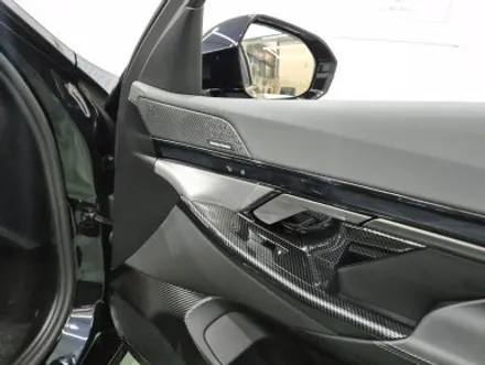 BMW G60 530i 회오리 풀 커버 앰비언트와 스피커 튜닝으로 실내 분위기와 사운드 디자인