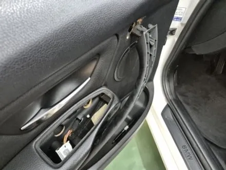 BMW F30 320d 찐득하고 끈적하게 녹아내린 도어 손잡이 교체