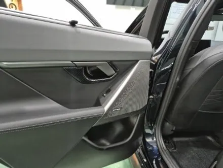 BMW G60 530i 회오리 풀 커버 앰비언트와 스피커 튜닝으로 실내 분위기와 사운드 디자인