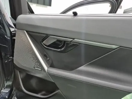 BMW G60 530i 회오리 풀 커버 앰비언트와 스피커 튜닝으로 실내 분위기와 사운드 디자인