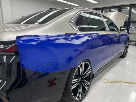 강남 랩핑 BMW i7 듀오톤 랩핑 위아래 둘 다 라인 칼 / 서초, 강남, 양재