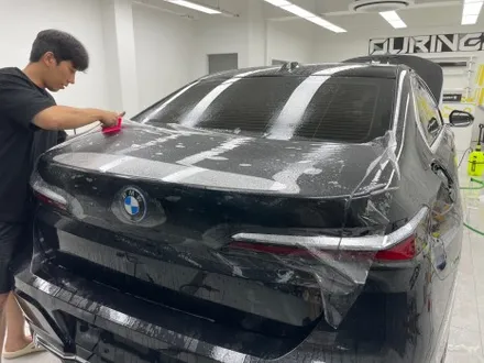 BMW i7 전체 PPF하고 투톤 랩핑으로 덮기 용산 PPF도 아워링스로 가면 어마어마한게 기다림 / 서초, 강남, 양재