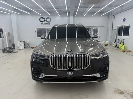 하남 랩핑 BMW X7 40d 블랙 사파이어 메탈릭 위에 투톤 랩핑 오토벨벳 건메탈 골드 / 서초, 강남, 양재