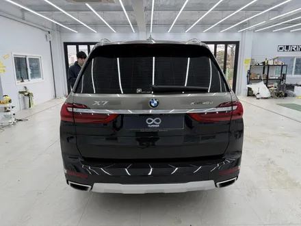 하남 랩핑 BMW X7 40d 블랙 사파이어 메탈릭 위에 투톤 랩핑 오토벨벳 건메탈 골드 / 서초, 강남, 양재