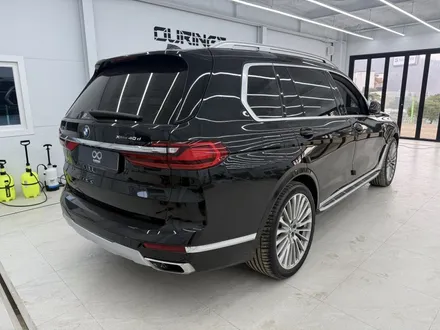 하남 랩핑 BMW X7 40d 블랙 사파이어 메탈릭 위에 투톤 랩핑 오토벨벳 건메탈 골드 / 서초, 강남, 양재
