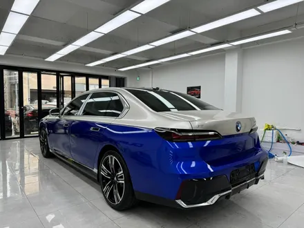 강남 랩핑 BMW i7 듀오톤 랩핑 위아래 둘 다 라인 칼 / 서초, 강남, 양재