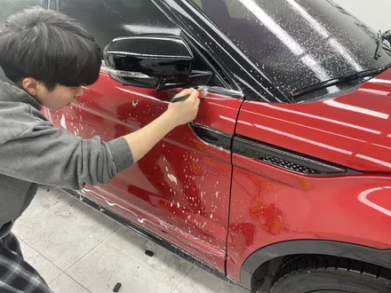강남 랩핑 레인지로버 이보크 순정 다이나믹레드에서 사틴블랙으로 실내는 블랙에서 레드로!! / 서초, 강남, 양재