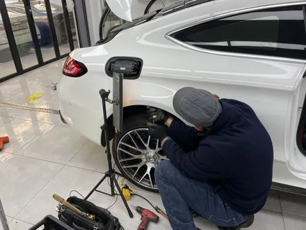 강남 논현 랩핑 C63AMG 올블랙 간지, 전체 랩핑에 휠도색 크롬죽이기까지 가즈아!!! / 서초, 강남, 양재