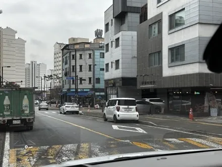 [기아 카니발 1.6 하이브리드 시그니처 스노우 화이트 펄] 비반사 틴팅 정점 하버캠프 세라믹본드 농도 중 프라이버시 짙게 / 고양 덕양구 원흥동