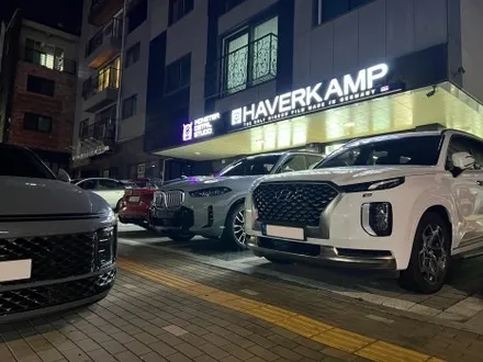 BMW X5 40i LCI MSP 브루클린 그레이, 새로워진 외관과 완벽한 조화를 이루는 하버캠프 세라믹 본드 (비반사 틴팅) / 고양 덕양구 원흥동