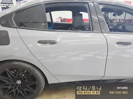 BMW G60 5시리즈 전체랩핑 차량 도어 부분 사고로 재랩핑 구미랩핑 / 구미뿡카 / 구미 봉곡남로
