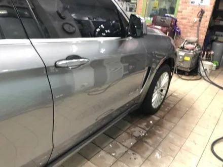 분당 판교 BMW X5 조수석 전도어 스크래치 도색 복원 판금도색 광택이 불가능한 경우 수리 하는 법 / 경기 성남