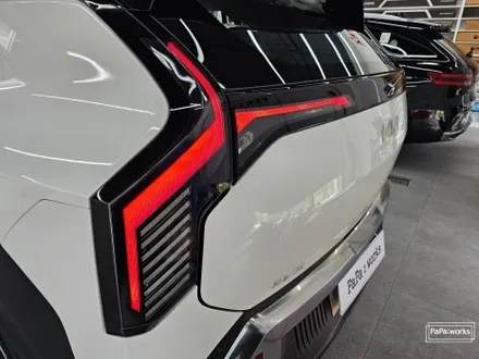 EV3스노우화이트펄 썬팅 시흥루마버텍스  신차패키지 식빵등 시공