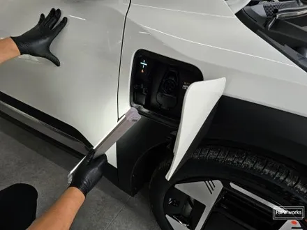 EV3스노우화이트펄 썬팅 시흥루마버텍스  신차패키지 식빵등 시공
