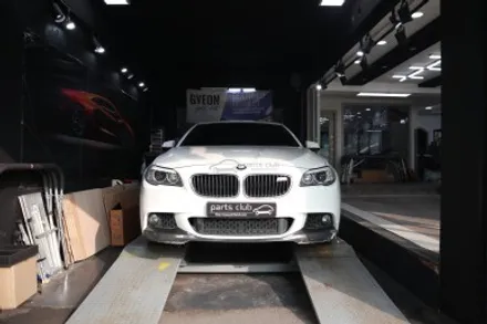 BMW F10 520d 앞범퍼 파손된 카본 프론트립 교체 장착 / 서울 양천
