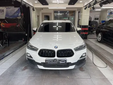 BMW F39 X2 그릴 파손, M타입 유광블랙 키드니 그릴 교체 / 서울 양천 신정동