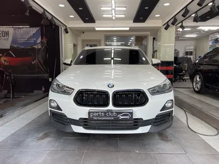 BMW F39 X2 그릴 파손, M타입 유광블랙 키드니 그릴 교체 / 서울 양천 신정동