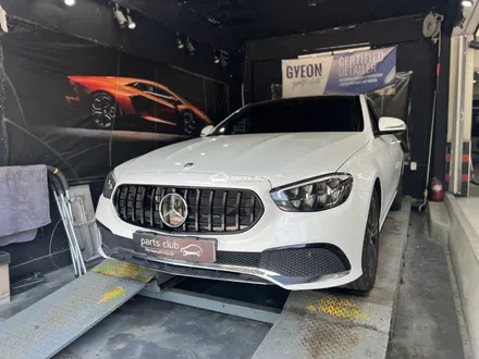 벤츠 W213 E250 LCI 후기형 올블랙 세로그릴 교체 / 서울 양천 신정동