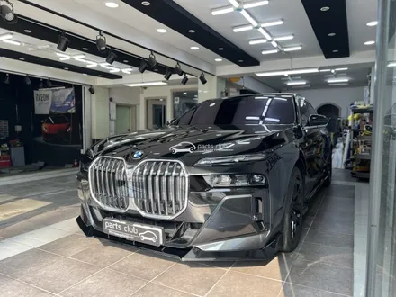 BMW G70 740i 유광블랙 익스테리어 풀 바디킷 (프론트립, 사이드스컷, 디퓨져, 머플러팁, 스포일러) / 서울 양천 신정동