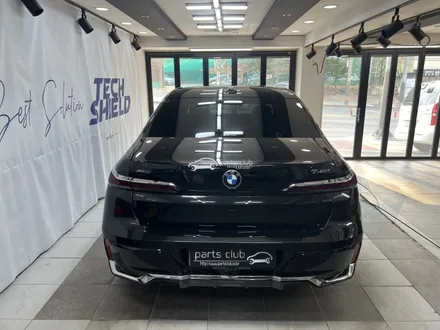 BMW G70 740i 유광블랙 익스테리어 풀 바디킷 (프론트립, 사이드스컷, 디퓨져, 머플러팁, 스포일러) / 서울 양천 신정동