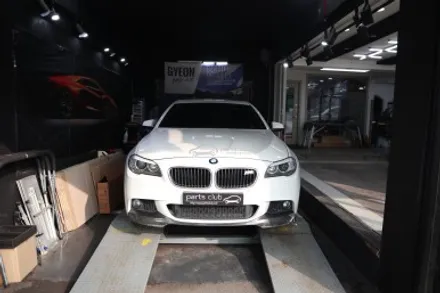 BMW F10 520d 앞범퍼 파손된 카본 프론트립 교체 장착 / 서울 양천