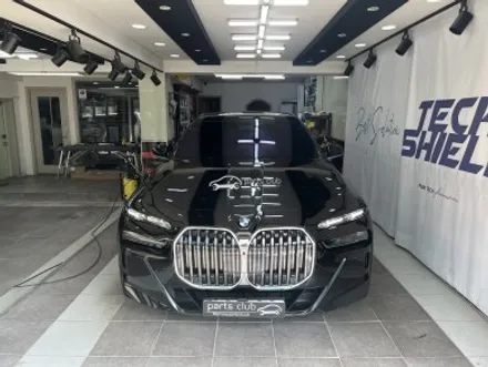 BMW G70 740i 유광블랙 익스테리어 풀 바디킷 (프론트립, 사이드스컷, 디퓨져, 머플러팁, 스포일러) / 서울 양천 신정동