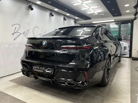 BMW G70 740i 유광블랙 익스테리어 풀 바디킷 (프론트립, 사이드스컷, 디퓨져, 머플러팁, 스포일러) / 서울 양천 신정동